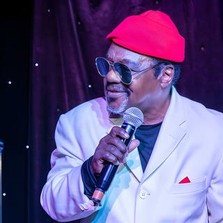 Viaje Musical con James Brown & Motown en el Ahern Hotel 24