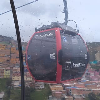 Cable car to el Paraiso, the city slum 8
