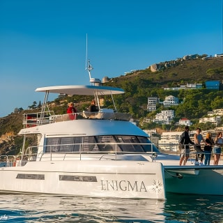 Cruise and Dine Lunch / Cape Town: Coastal Motor Cruise and 2-Course Lunch 3