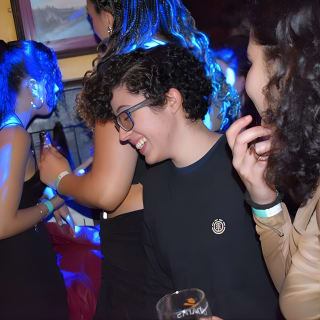 París: City Center Pub Crawl Guiado Con Chupitos & Entrada al Club 13