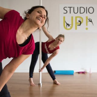 Aula de Pole Dance no Studio UP: desafia a gravidade! 1