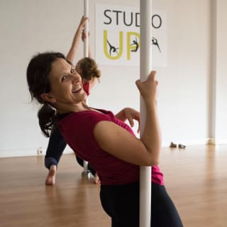 Aula de Pole Dance no Studio UP: desafia a gravidade! 4