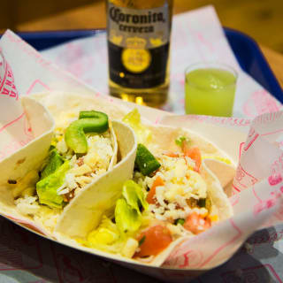 Ricos Tacos Cantina: 2 tacos, Coronita y chupito 3
