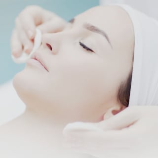Massagem de aromaterapia e tratamento facial na Clínica Sorria 2