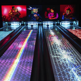 CityPlay: VIP Bowling, Neon Minigolf, Arcade and F1 Simulator! 1
