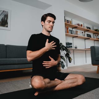 Enfin comprendre les poses de yoga avec Louve Rituel 3