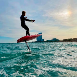 Clase de E-foil: vuela sobre el mar con tablas propulsadas 3