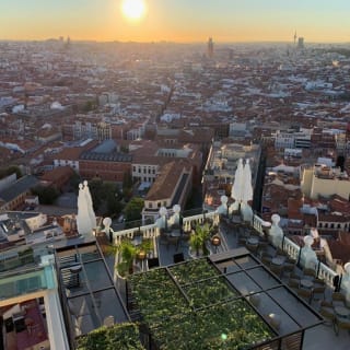 Riu Plaza España: acceso a la terraza 360 rooftop bar con champagne 4