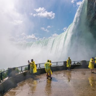 Niagara Falls at Night: Illumination and Fireworks Tour 5