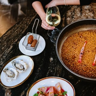 Estancia con desayuno más menú gastronómico en Restaurante Sintonia 1