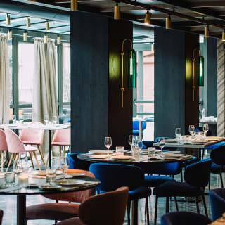 Estancia con desayuno más menú gastronómico en Restaurante Sintonia 3