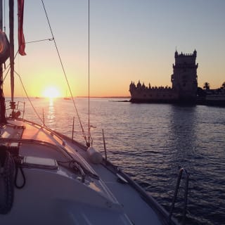 Navega pelo rio Tejo a bordo de um veleiro 4