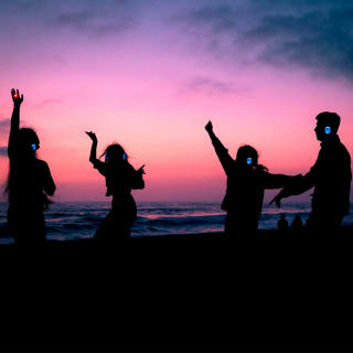 Discoteca silenciosa Sunset Vibes en la playa de Hermosa 4