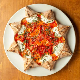 Mister O1 Extraordinary Pizza: Menú con pizza y entrante 3