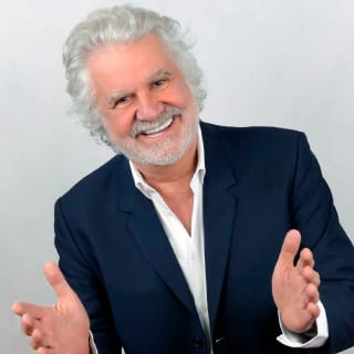 Roland Magdane en spectacle au Théâtre Femina 1