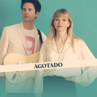 Still Corners en Sala Wolf, Barcelona 2024 1