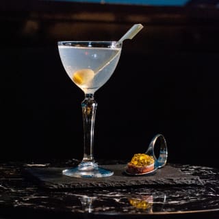 Tapas desde las alturas maridadas con cócteles Roku Gin en Skyfall 4