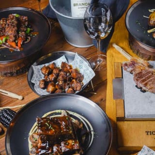 Menú de carne para compartir en Tio Joe's 2