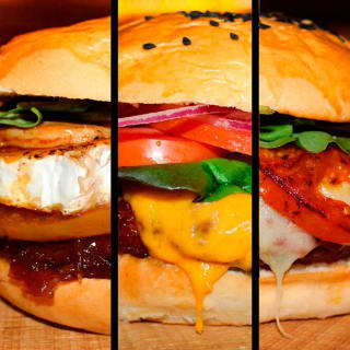 Menú de hamburguesa para 2 en Antojería Grill Bermejales 1
