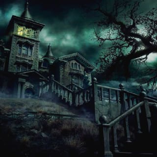 Secret Halloween Party dans un Hôtel Hanté à Paris 1