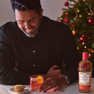 Cocktail Party Masterclass: Hosting & Toasting with Tanqueray Gin 5
