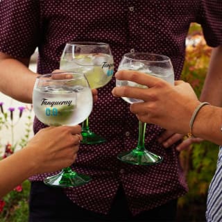 Menú + botella de Tanqueray 0.0 + monólogo 2