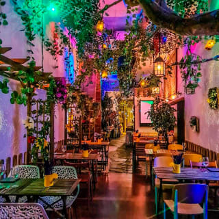 Menú con 2 entrantes en Jardinet d’Aribau y 2 cócteles Roku Gin 3