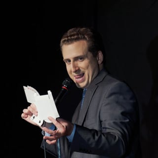 Illusionist Matt Roberts Mixes Comedy & Magic! 4
