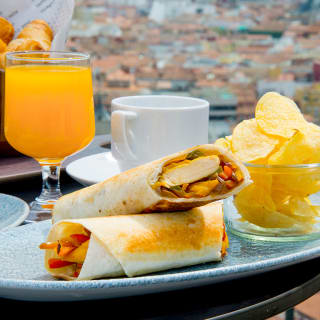 Brunch Orgullo Gay en el Sky Bar del RIU Plaza España 3
