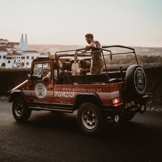 Descobre Sintra e Cascais num tour guiado de Jipe 1