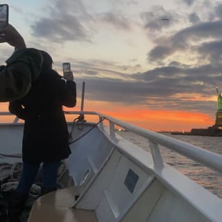 NYC Cruise: Manhattan Skyline with Buffet Dinner and Live DJ 3