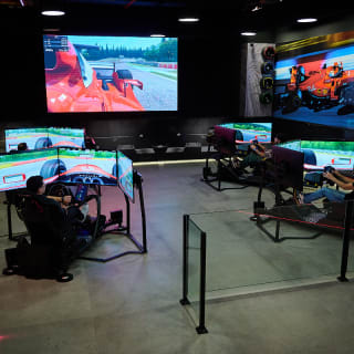 CityPlay: VIP Bowling, Neon Minigolf, Arcade and F1 Simulator! 3