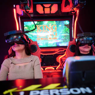 CityPlay: VIP Bowling, Neon Minigolf, Arcade and F1 Simulator! 7