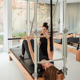 Sesiones de pilates en Greenhouse: ¡mejora tu vida! 5
