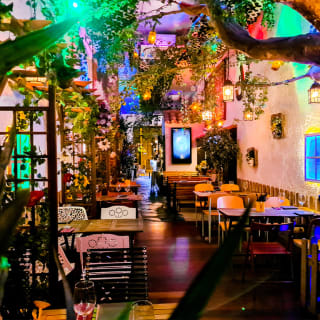 Tapas maridadas con cócteles Roku Gin en Jardinet d’Aribau 1