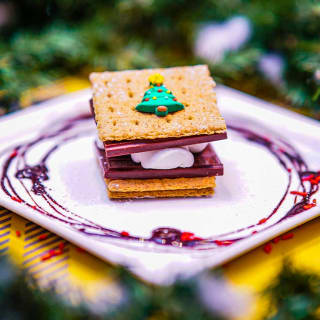 Gumdrop Tavern Holiday Pop Up Bar 3