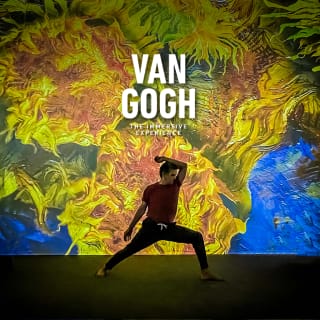 Yoga at Van Gogh: The Immersive Experience 1