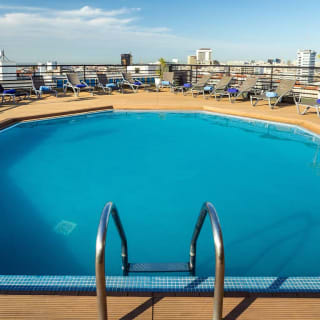 Highview Rooftop Bar: almoço com acesso à piscina e vista 360º 4