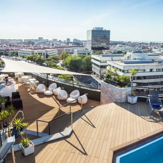 Highview Rooftop Bar: almoço com acesso à piscina e vista 360º 3