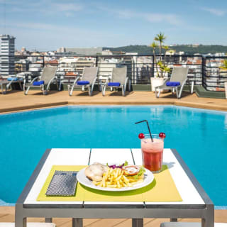 Highview Rooftop Bar: almoço com acesso à piscina e vista 360º 1