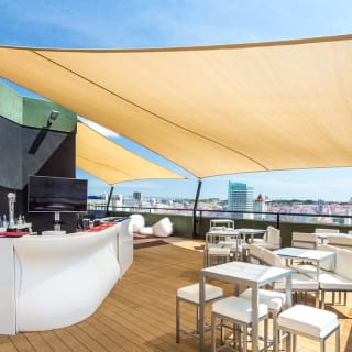 Highview Rooftop Bar: almoço com acesso à piscina e vista 360º 5