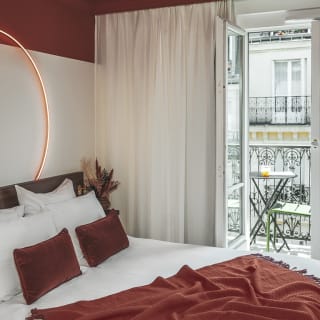 Hôtel Seven 4* : Nuit à 2 en chambre cosy, massage et Champagne 4