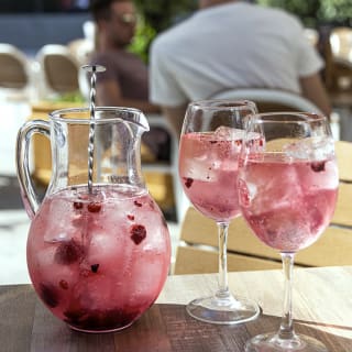Terraceo en Chueca: picoteo con bebida en biergarden 2