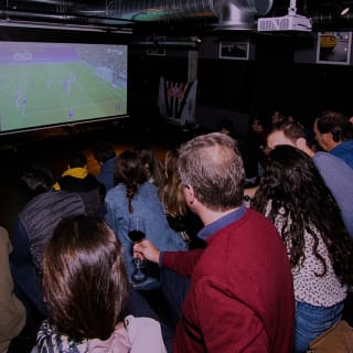 Todo el fútbol con menú o bebida en Revival Café Madrid 2