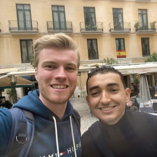 Málaga: Juego de Exploración de Ciudad 4