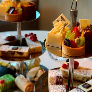 Afternoon Tea & Sunset Cocktail at the top of Burj Khalifa 4
