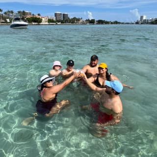 2-Hour Private Boat Rental in Miami Beach with Captain and Champagne