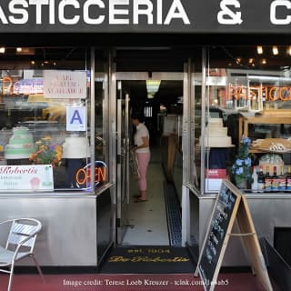 New York City Mafia and Local Food Tour led by former NYPD Guides