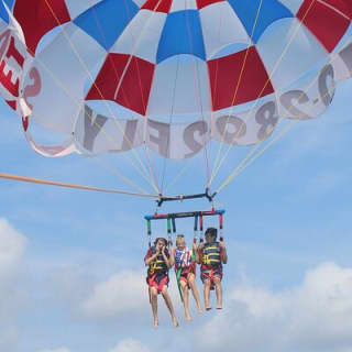 90-Minute Parasailing Adventure Above Anna Maria Island, FL