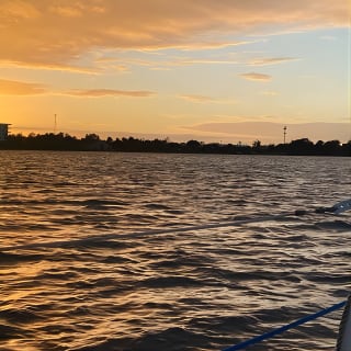 Private 2-Hour Sunset Sailing Tour on Lake Fairview